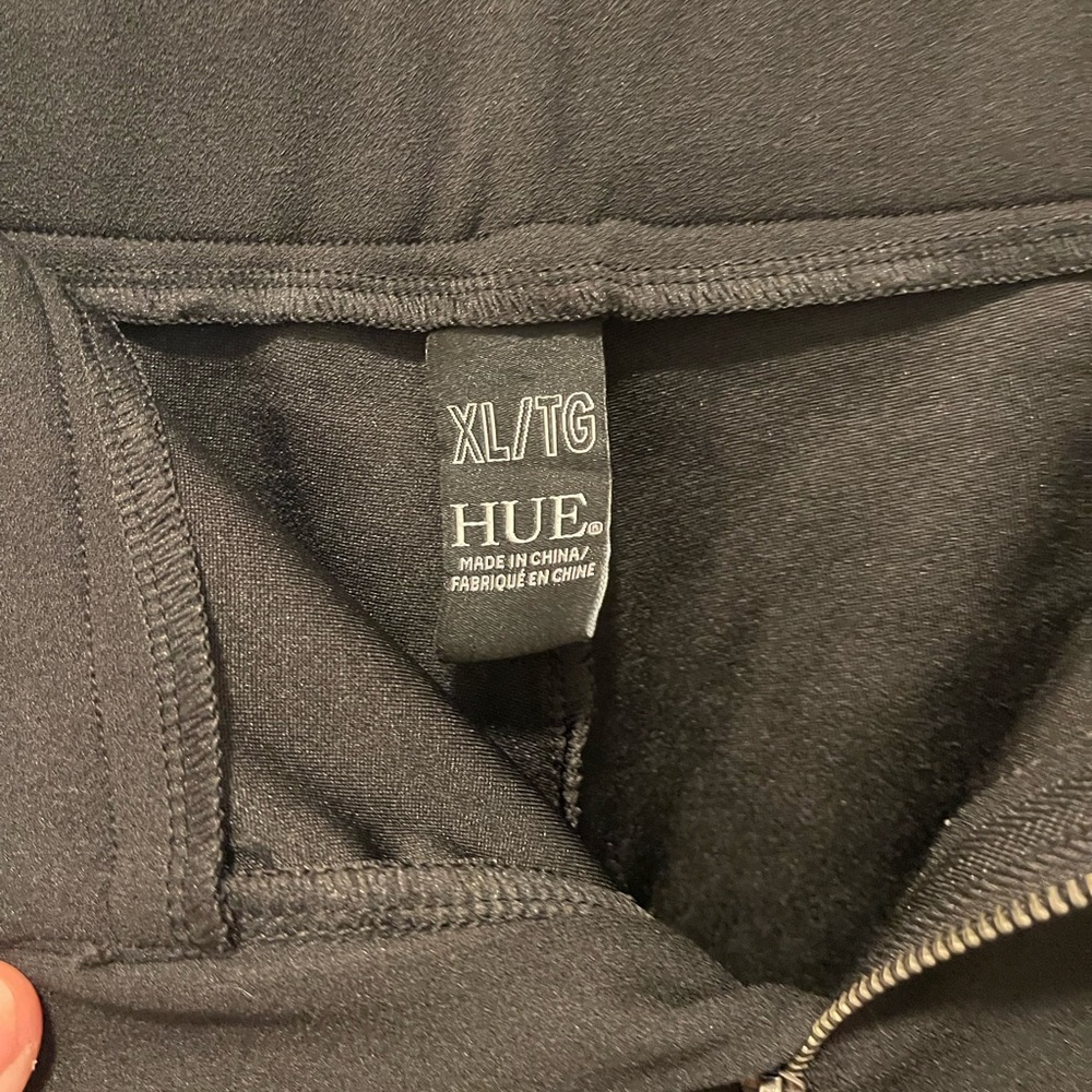 Hue black pull on pants with zipper. Like a legging made by HUE XL